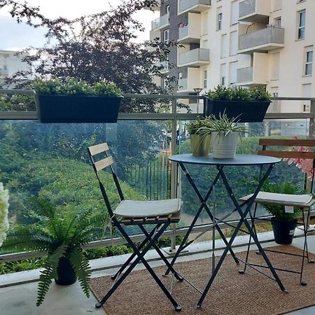 Studio Charmant Cergy Le Haut Au Pied De La Gare ! Parking Prive ! Apartman Kültér fotó