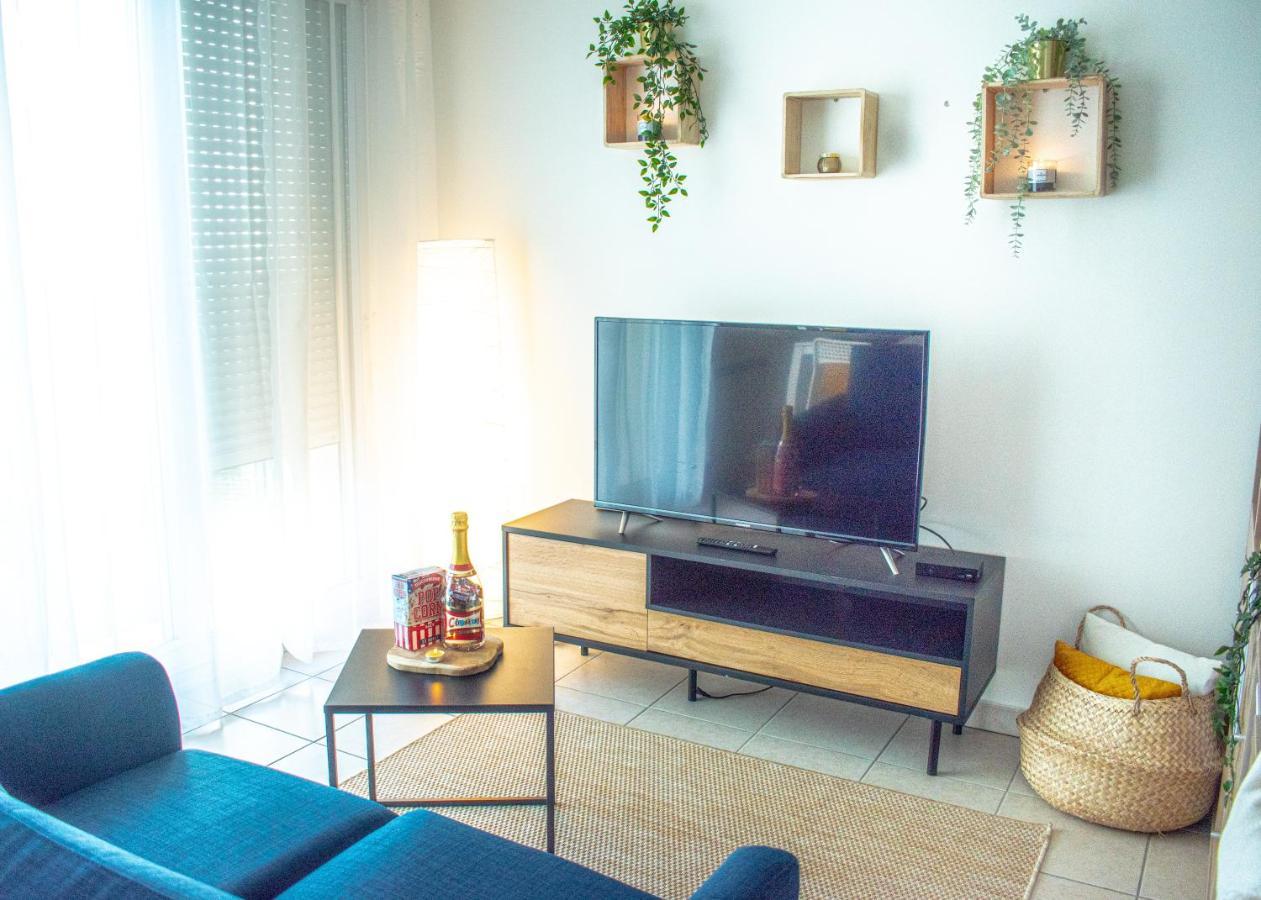 Studio Charmant Cergy Le Haut Au Pied De La Gare ! Parking Prive ! Apartman Kültér fotó