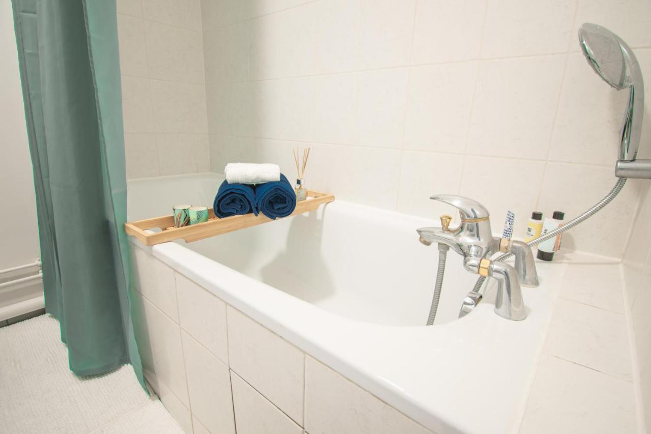 Studio Charmant Cergy Le Haut Au Pied De La Gare ! Parking Prive ! Apartman Kültér fotó