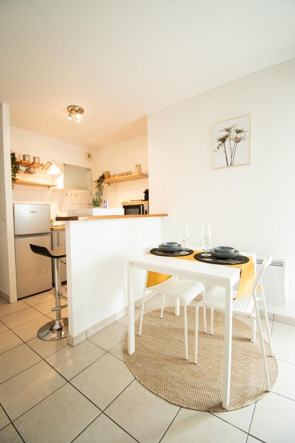Studio Charmant Cergy Le Haut Au Pied De La Gare ! Parking Prive ! Apartman Kültér fotó