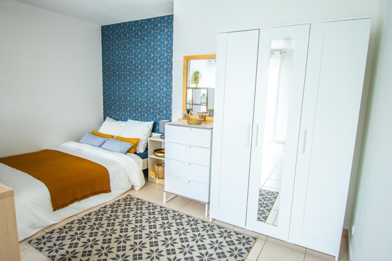Studio Charmant Cergy Le Haut Au Pied De La Gare ! Parking Prive ! Apartman Kültér fotó