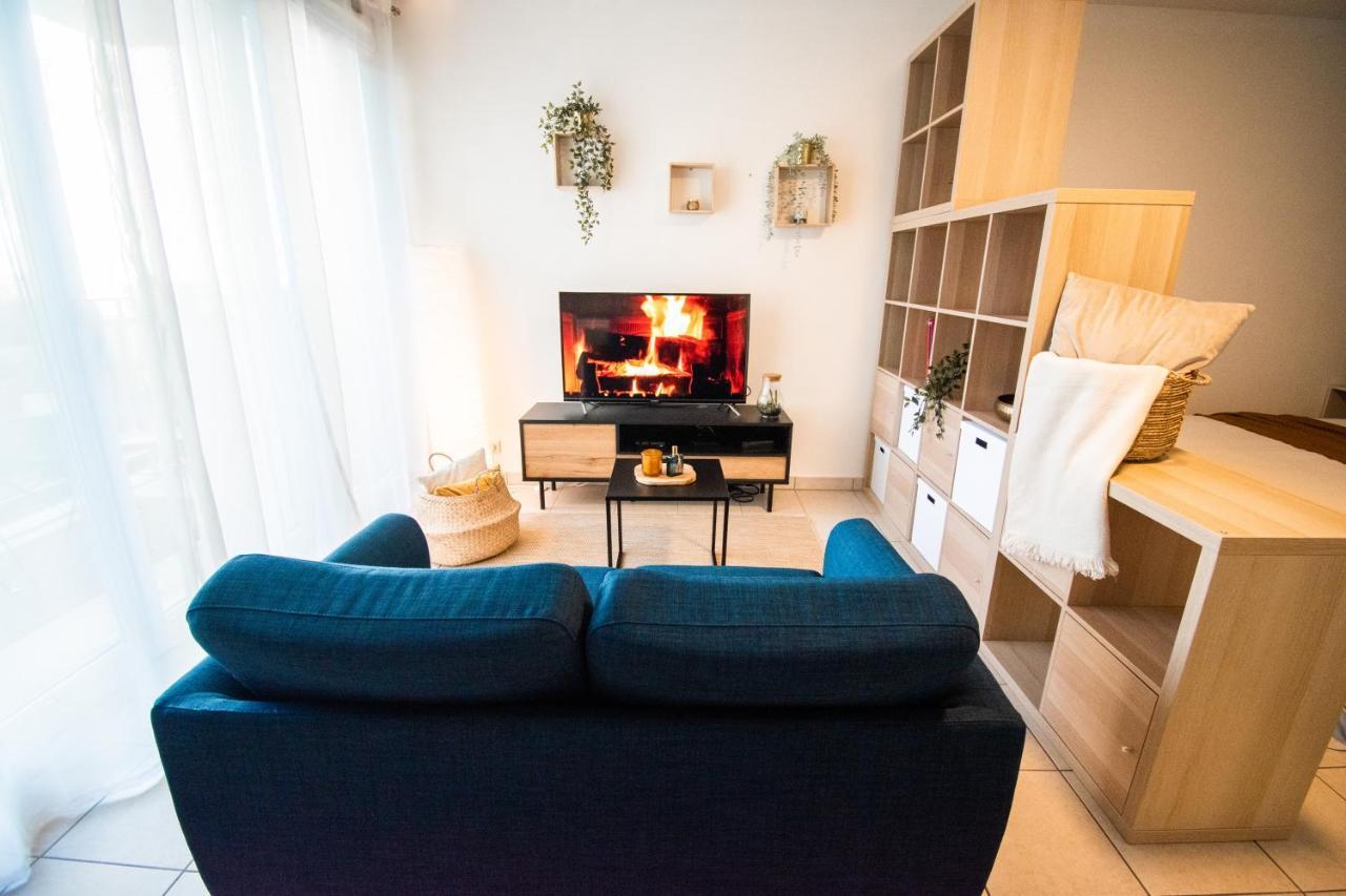 Studio Charmant Cergy Le Haut Au Pied De La Gare ! Parking Prive ! Apartman Kültér fotó
