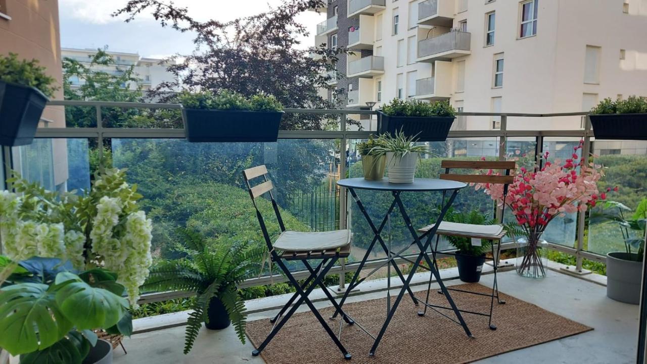 Studio Charmant Cergy Le Haut Au Pied De La Gare ! Parking Prive ! Apartman Kültér fotó
